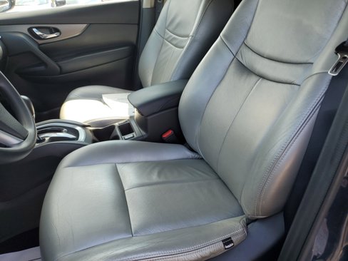 Used 2016 Nissan Rogue SV w/ SV Premium Package image 13