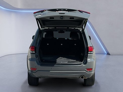 Used 2021 Jeep Grand Cherokee Laredo X image 3