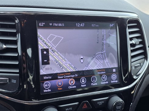 Used 2021 Jeep Grand Cherokee Laredo X image 19