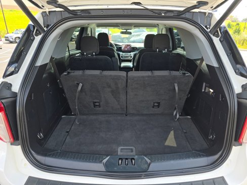 Used 2020 Ford Explorer XLT w/ Comfort Package image 22