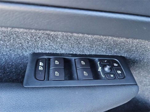 Used 2019 Volvo XC40 T5 Inscription image 18
