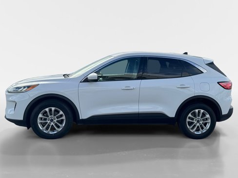 Used 2020 Ford Escape SE image 2