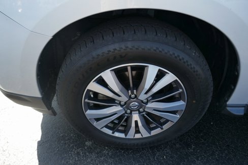 Used 2019 Nissan Pathfinder SV image 10