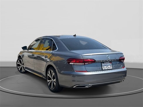 Certified 2022 Volkswagen Passat 2.0T SE image 5
