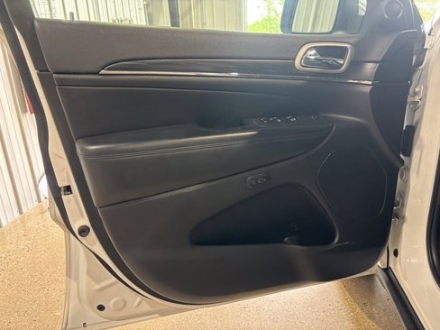 Used 2020 Jeep Grand Cherokee Limited image 14