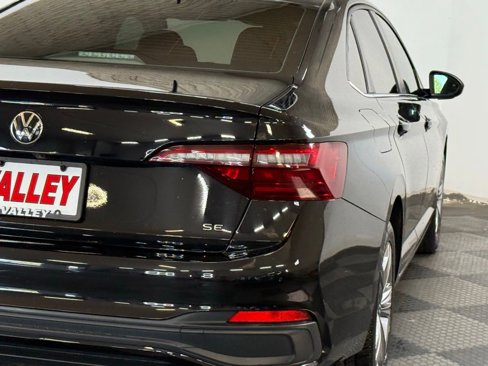 Used 2022 Volkswagen Jetta SE image 9