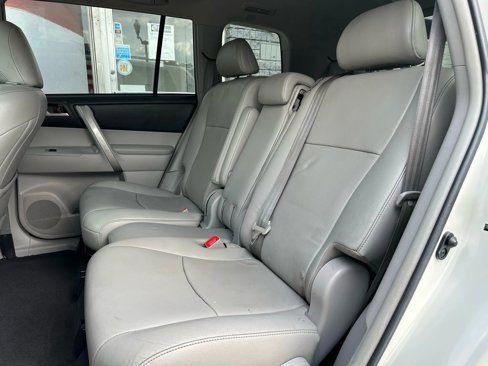 Used 2013 Toyota Highlander SE image 9