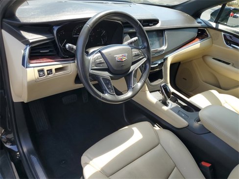 Used 2018 Cadillac XT5 Luxury w/ Driver Awareness Package image 19