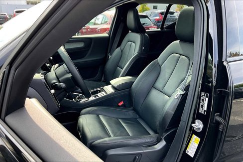 Used 2023 Volvo XC40 B5 Plus w/ Driver Assist Package image 8