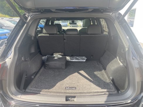 Certified 2022 Volkswagen Tiguan SE R-Line image 13