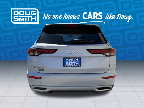 Used 2024 Mitsubishi Outlander SE image 3
