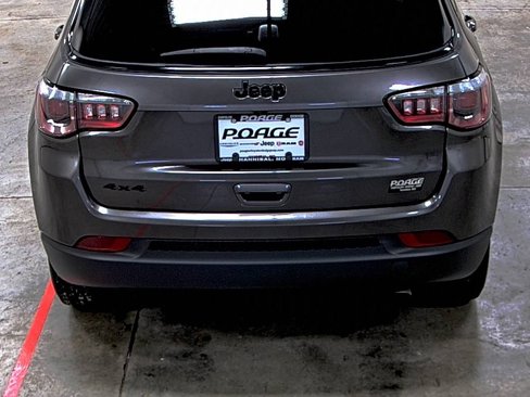 Used 2018 Jeep Compass Latitude image 11