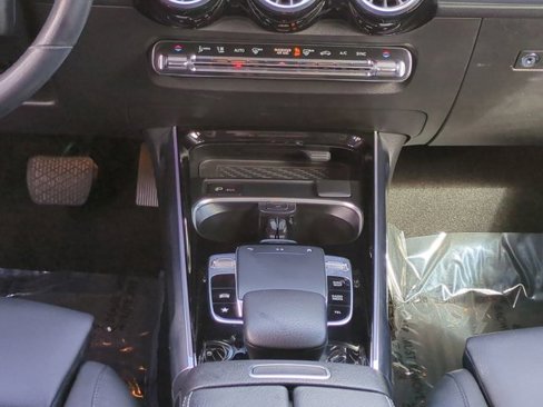 Used 2020 Mercedes-Benz GLB 250 image 17