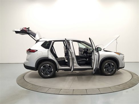 Used 2024 Nissan Rogue SV image 16