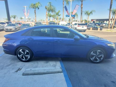 Used 2023 Hyundai Elantra SEL w/ Convenience Package image 2