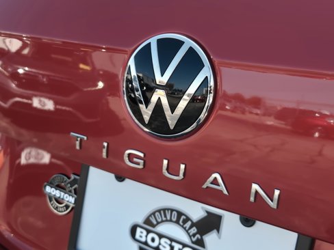 Used 2024 Volkswagen Tiguan SE R-Line image 7