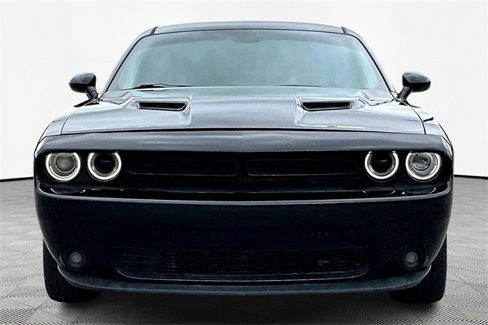 Used 2019 Dodge Challenger SXT w/ Driver Convenience Group image 2
