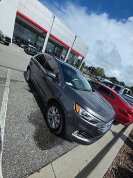 Used 2022 Ford Edge Titanium image 3