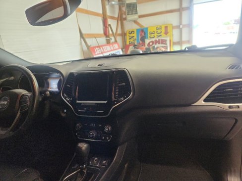 Used 2019 Jeep Cherokee High Altitude image 11