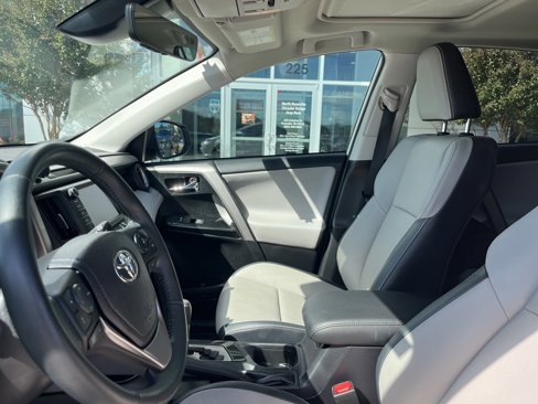 Used 2016 Toyota RAV4 Limited image 3