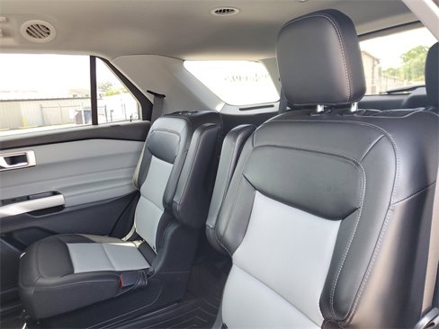 Used 2022 Ford Explorer XLT w/ Equipment Group 202A image 10