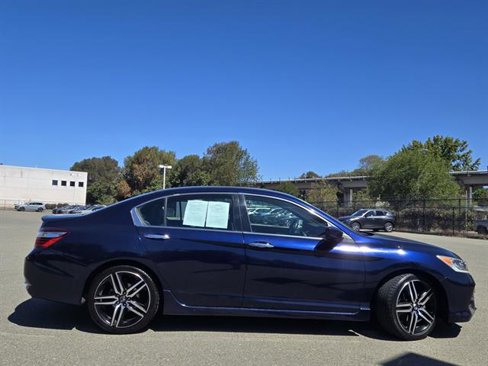 Used 2017 Honda Accord Sport image 3