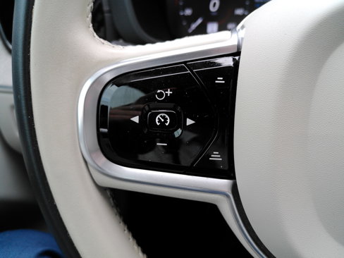 Used 2021 Volvo XC60 T8 Inscription w/ Advanced Package image 31