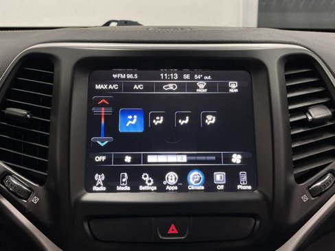 Used 2018 Jeep Cherokee Latitude Plus image 17