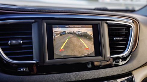 Used 2018 Chrysler Pacifica Touring-L image 25