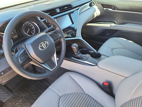 Used 2018 Toyota Camry SE image 7