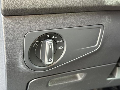 Used 2018 Volkswagen Tiguan SEL image 29