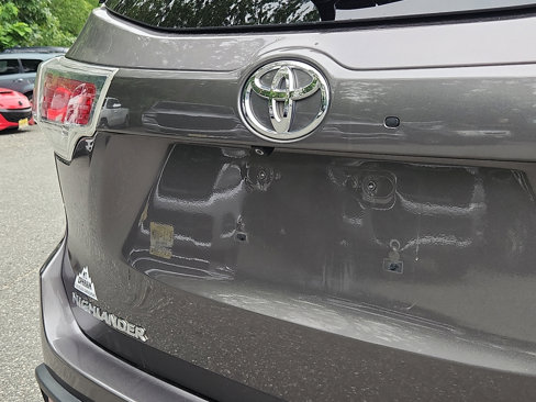 Used 2015 Toyota Highlander XLE image 18