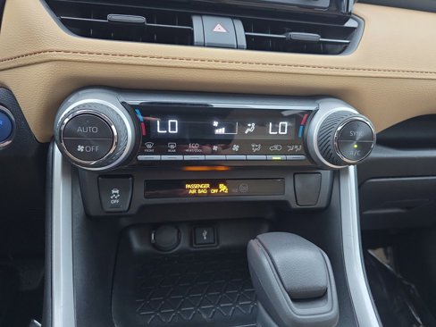 Used 2021 Toyota RAV4 XLE image 26