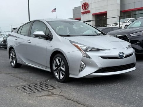 Used 2017 Toyota Prius Four image 1