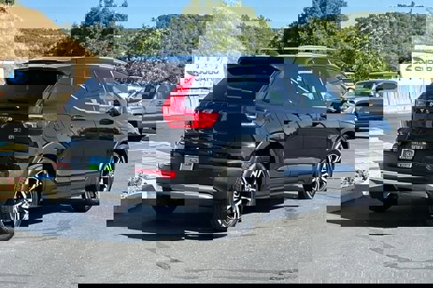 Used 2024 Volvo XC40 B5 Core image 4