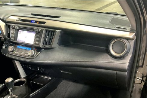 Used 2015 Toyota RAV4 Limited image 16