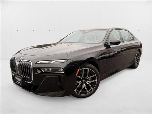 Used 2024 BMW 740i image 1