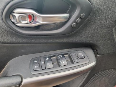 Used 2019 Jeep Cherokee Limited w/ Luxury Group image 18