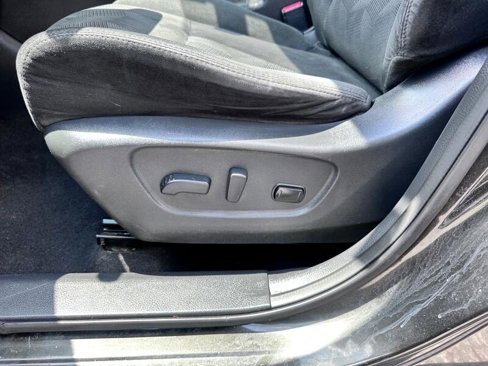 Used 2015 Nissan Rogue SV image 17