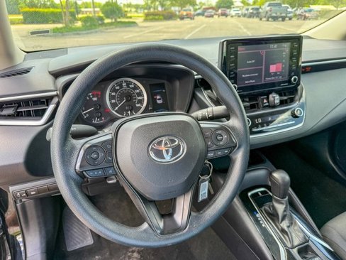 Used 2022 Toyota Corolla LE image 10
