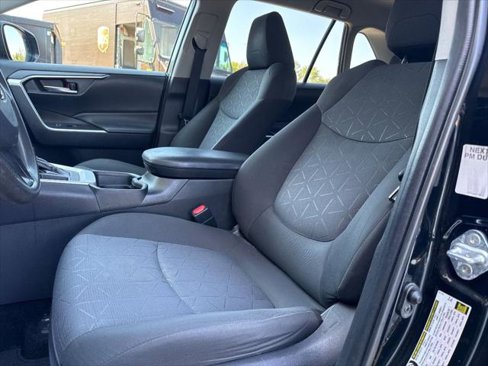 Used 2020 Toyota RAV4 XLE image 13