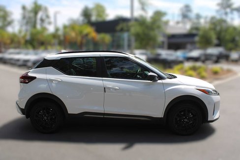 Used 2022 Nissan Kicks SR image 13