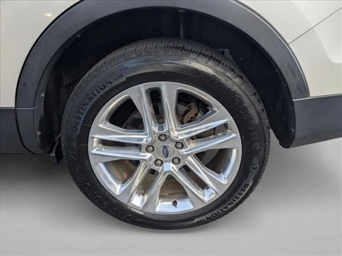 Used 2016 Ford Explorer XLT w/ Equipment Group 201A image 22