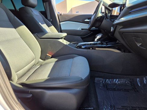 Used 2025 Chevrolet Trax LT w/ Driver Confidence Package image 16