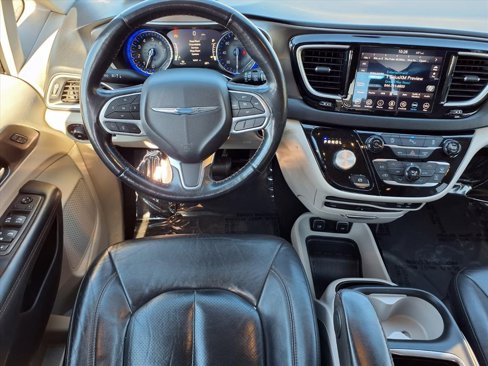 Used 2020 Chrysler Pacifica Touring-L Plus image 6
