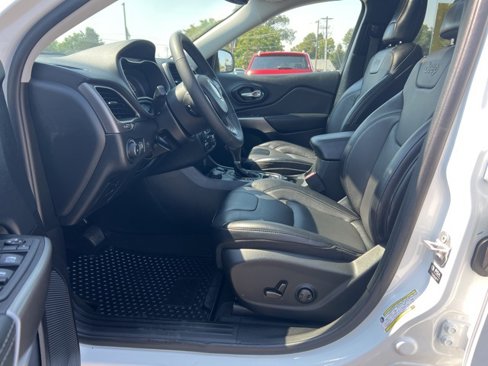 Used 2022 Jeep Cherokee Latitude Lux w/ Sun & Sound Group image 6