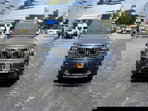 Used 2021 Jeep Grand Cherokee Limited w/ Trailer Tow Group IV image 2