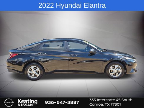 Used 2022 Hyundai Elantra SE image 2