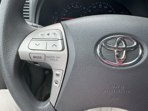 Used 2010 Toyota Camry LE image 26