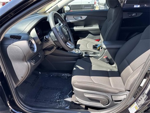 Used 2023 Kia Forte LXS image 17